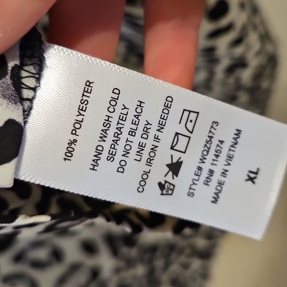 Pleione Animal Print V Neck Blouse. NWT - Picture 5 of 5